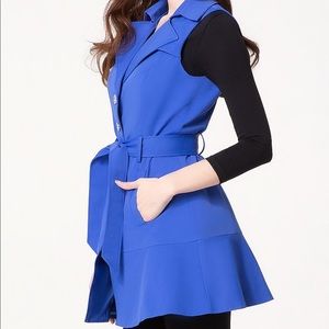 BEBE SLEEVELESS TRENCH COAT